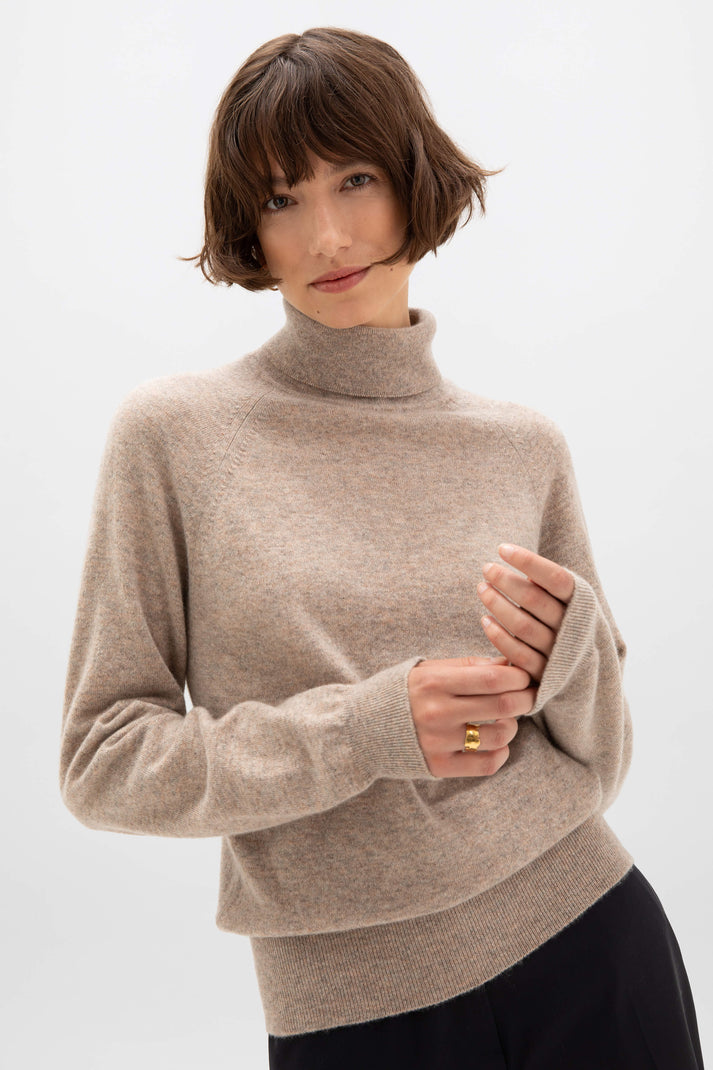 Sweater for Women with Long Sleeves and Turtleneck Design