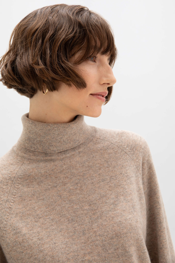 Sweater for Women with Long Sleeves and Turtleneck Design