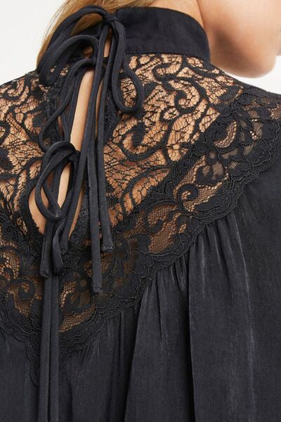 Pamela | Blouse with Lace Detail